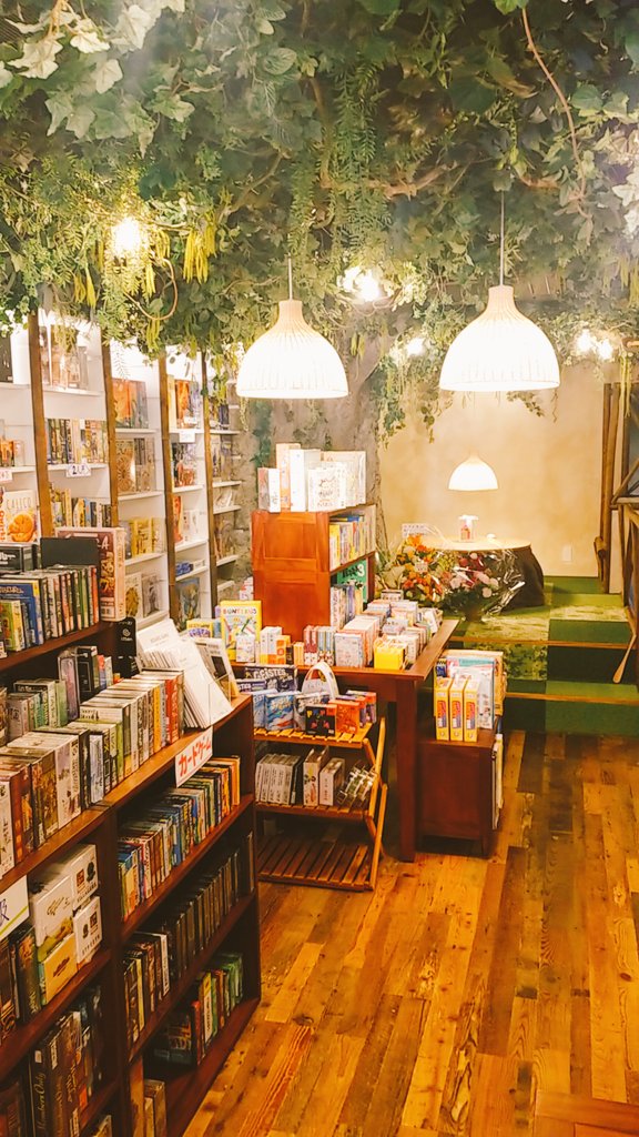 bodogego1's tweet photo. 今日、再オープンの #Librest さんへ
森をイメージした店内そのままに、しとやかなピアノBGMが流れるお店に🎵
落ち着いてボードゲームを選べそうです🌟
神保町に来た際には、寄ってみるのがオススメです! https://t.co/vbEJbepP23