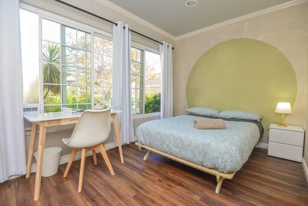 AirHostLondon's tweet photo. 🤩 BREAKING NEWS! 🤩
Do you know that you can relax while maximising your income? 😃
How? By simply renting your flat &amp; letting us do all the hard work! ✅

#AirHostLondon #landlords #london #shortlets #propertymanagement https://t.co/cE3qAP9M5f