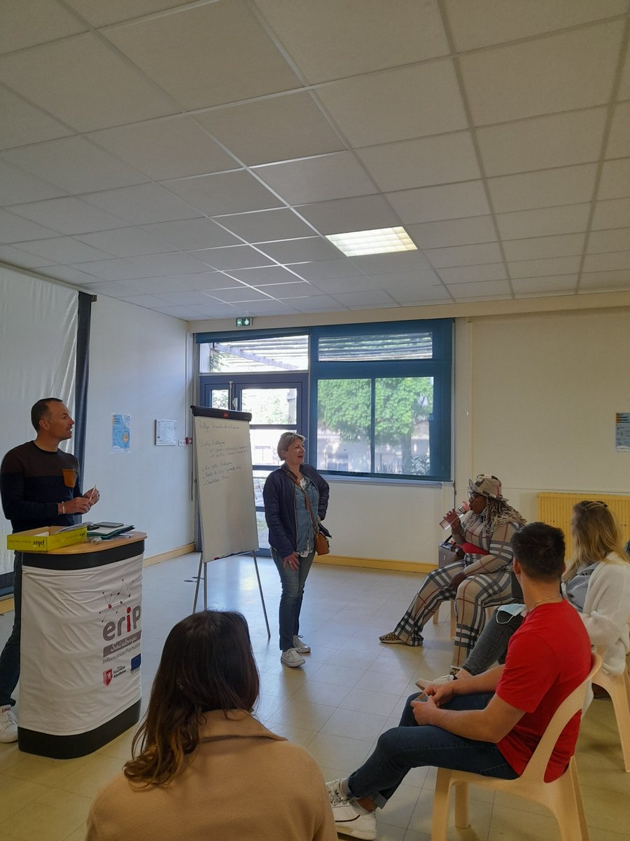 ValerieDemay's tweet photo. 1er Rallye en "quête " d'entreprises organisé par la #MissionLocal de #Saintes avec #poleemploi . Ils viennent de partir... Bilan à 12h https://t.co/rOwONRLnlX