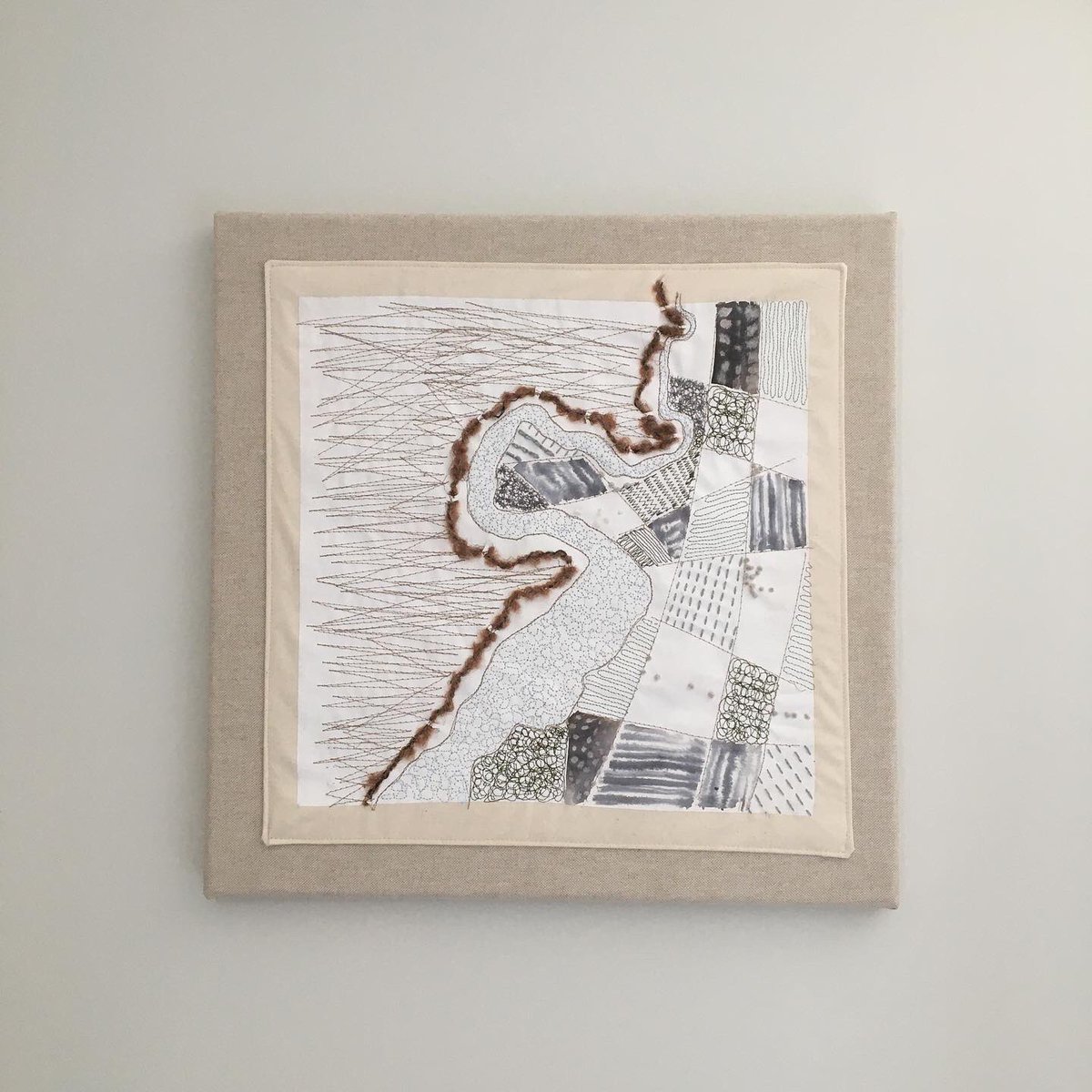 cmstealey's tweet photo. “Severn”
Hand &amp; Machine embroidered mixed media.
Mounted on wooden frame, 40 x 40cm.
#artforsale #WomensArt #mapart https://t.co/hhfHLAMuMY