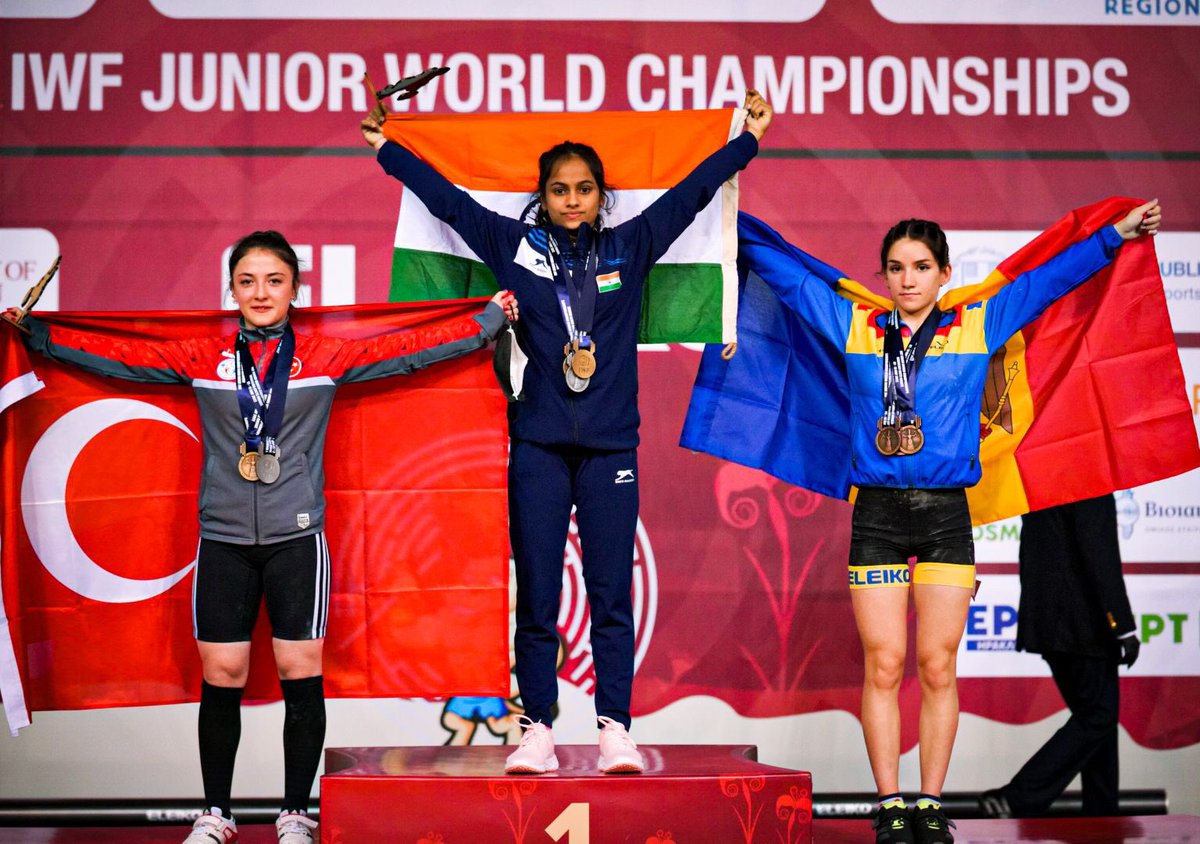 PageForPolitics's tweet photo. Heartiest congratulations to the first Indian weightlifter #HarshadaGarud to win #JuniorWorldChampionship in Greece. for 45KG category by lifting total weight of 153KG. #Goldmedial in #IWF World Junior #WeightliftingChampionships2022. https://t.co/RglkN88ATZ