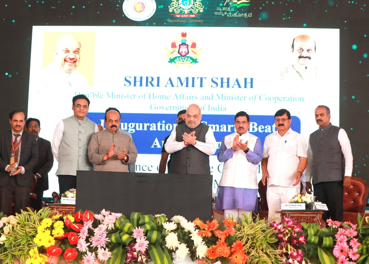 AmitShah's tweet photo. ಬೆಂಗಳೂರಿನಲ್ಲಿ ನೃಪತುಂಗಾ ವಿಶ್ವವಿದ್ಯಾಲಯದ ಶಿಲಾನ್ಯಾಸ, ವರ್ಚುವಲ್‌ ಮೂಲಕ ಬಳ್ಳಾರಿಯಲ್ಲಿ ವಿಧಿ ವಿಜ್ಞಾನ ಪ್ರಯೋಗಾಲಯದ ಉದ್ಘಾಟನೆ ನೆರವೇರಿಸಲಾಯಿತು ಮತ್ತು ಕರ್ನಾಟಕ ಪೊಲೀಸ್‌ ಇಲಾಖೆಯ ಸ್ಮಾರ್ಟ್‌ ಇ-ಬೀಟ್‌ (ಎಲೆಕ್ಟ್ರಾನಿಕ್‌ ಬೀಟ್‌) ಆ‍್ಯಪ್‌ಗೆ ಚಾಲನೆ ನೀಡಲಾಯಿತು. https://t.co/Yw9DvjHOmo