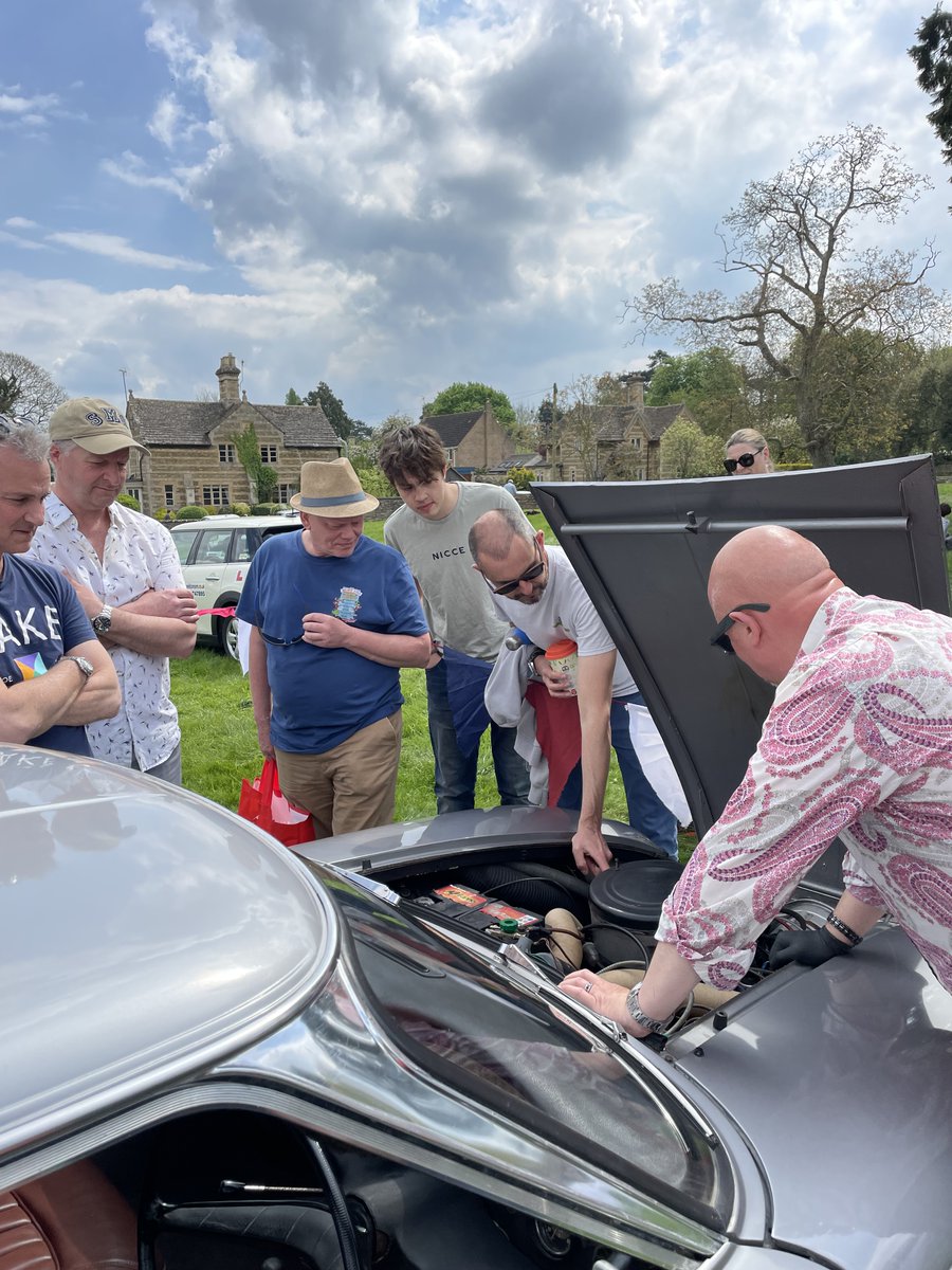 Rockstarscars's tweet photo. Great family day out yesterday at the Uffington Scarecrow Fest and thanks to #carpervert and friends and family for helping me get the stricken gearless Panhard fixed! there's nothing like the spectacle of an open bonnet to draw a crowd! what did everyone else get up to? pls RT https://t.co/RBldo2xtov