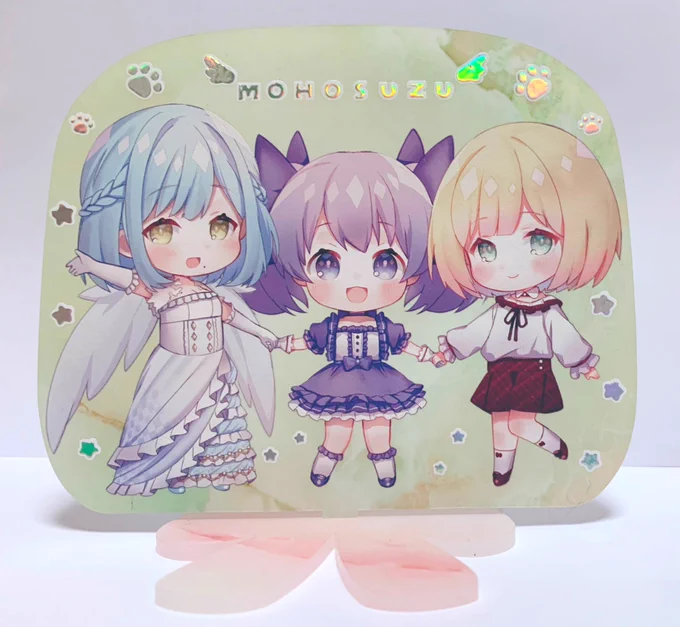 にじそうさく06で頒布する『モほすずアクリルスタンド』ですー!✨ 
大理石調なアクリルで光の角度で虹色に見えるレインボー箔押しをしました!✨
台座は🎀!✨ 
 #にじそうさく06 