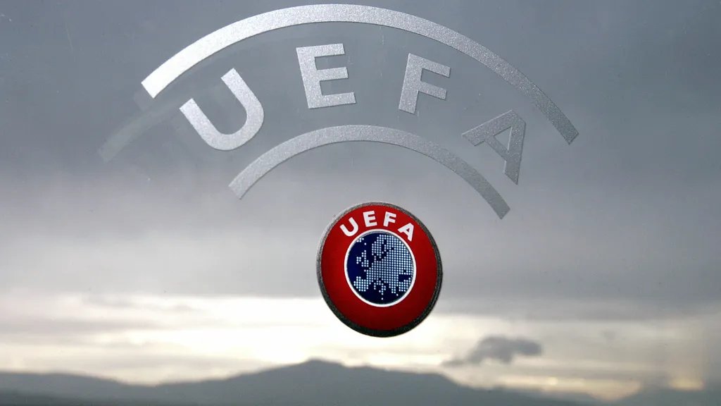 #Rusya ve #Ukrayna arasındaki savaş devam ederken, #UEFA'dan Rus kulüplerine ve milli takımlarına yeni yaptırımlar geldi.

❌ 2022-23 sezonunda Rus kulüpleri UEFA turnuvalarına katılamayacak
❌ Euro 2028 ve Euro 2032 adaylıkları geçersiz.