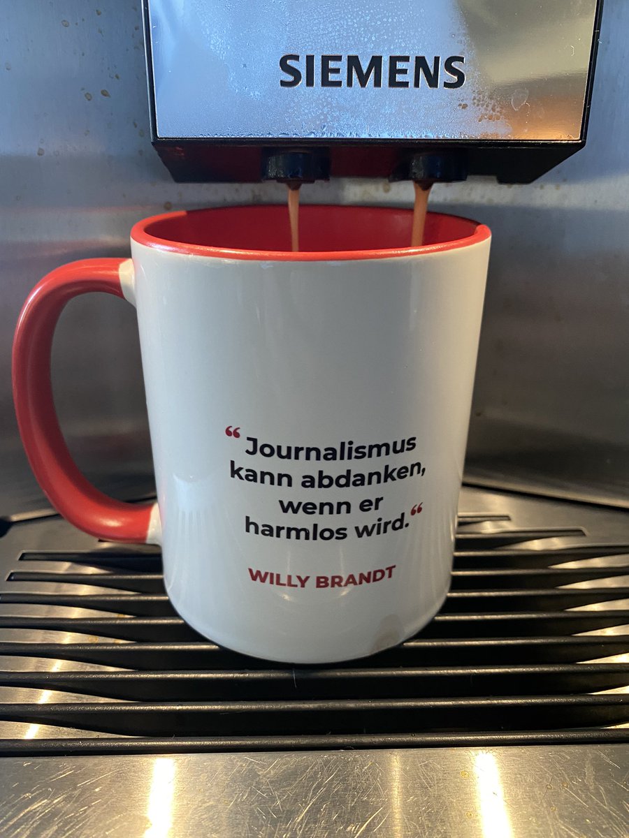 JoeKaeser's tweet photo. Heute früh beim Kaffee-machen:  zum heutigen Tag!! #Meinungsfreiheit und #Pressefreiheit sind ein hohes Gut! Und tragen große Verantwortung. Es dürfte kaum eine/n CEO geben, die davon nicht mal genervt waren. Aber „Wahrheit zu Zweien“ ausgeübt, ist ein Privileg, das Allen nützt! https://t.co/vwuduDBjvc
