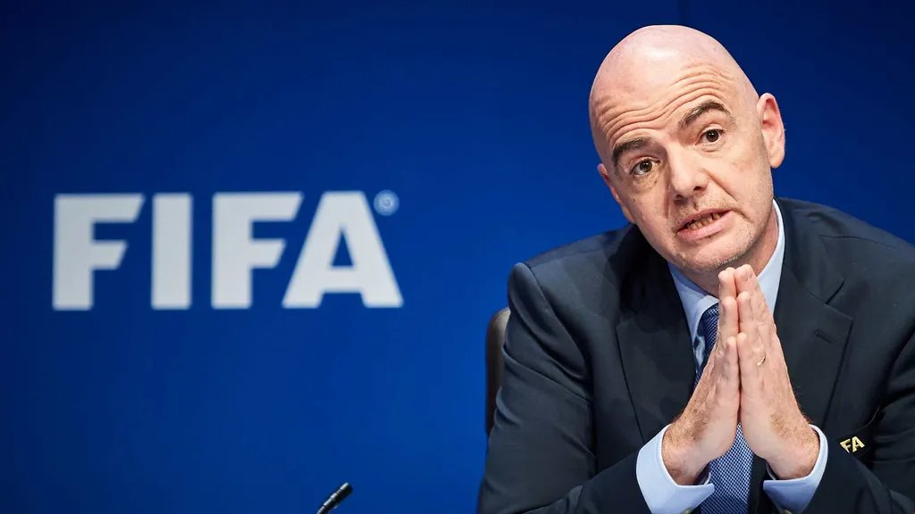 #FIFA Başkanı Gianni Infantino, #Katar'daki göçmen işçiler hakkında tartışmalı yorumlar yaptı.

🗣️"Ailem, İtalya'dan İsviçre'ye göç etti. Birine zor koşullarda iş verdiğinizde, ona onur ve gurur vermiş olursunuz. Bu onlar için onur ve gururdur."👀

#DünyaKupası #WorldCup