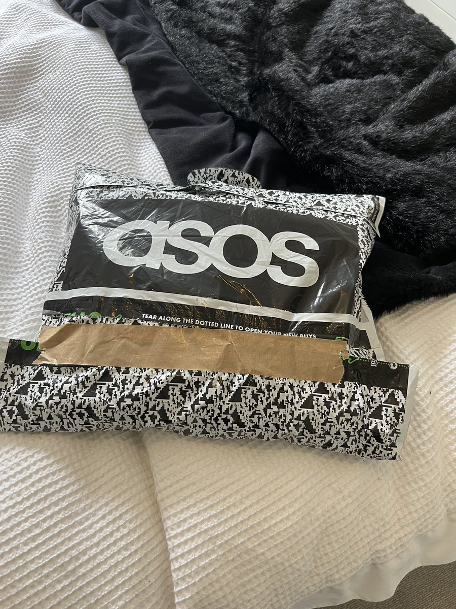 LauraMale95's tweet photo. @ASOS Looks like someone got into my parcel before me… Glad I used the May discount, won’t even be able to replace it now 🙃 https://t.co/SaIGZYdfT1