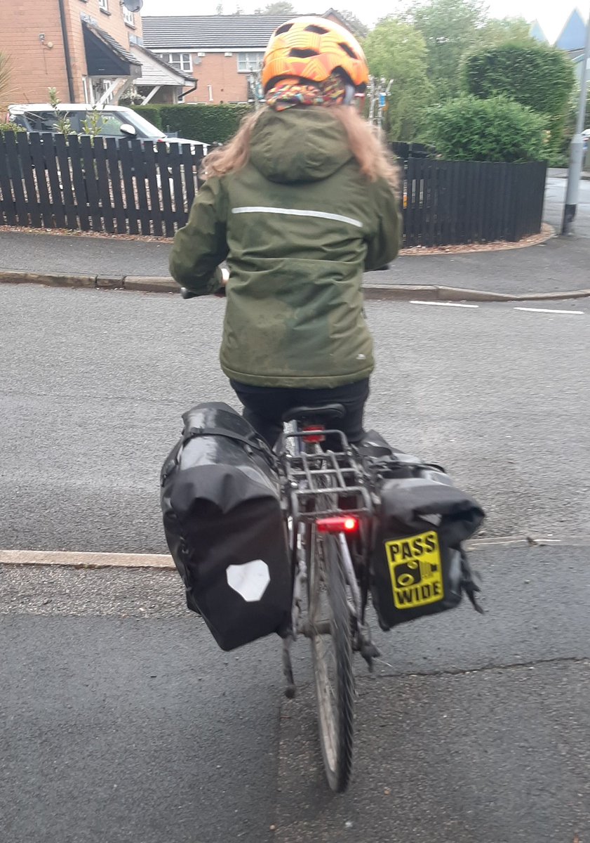 DarrenBar88's tweet photo. ๐ก Far too many drivers driving too close to my 11yr old on her way to school ๐ฒ
So, @PassPixi it is. Hope drivers start to give her some more room๐ค
#PassWide https://t.co/cIJGmLT9N9
