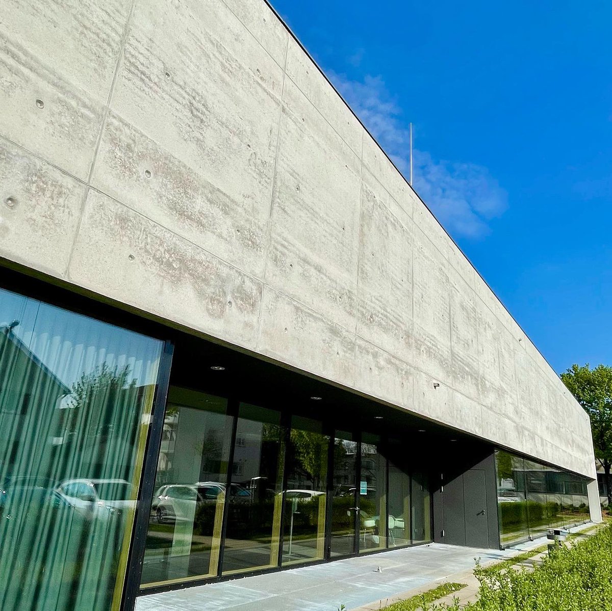 Frühling an der Hochschule Aalen #spring #frühling #hochschule #hochschuleaalen #studium #campus #campuslife #bw #studygram #studymotivation #aalen #graduatecampus #gehtbeides Studium &amp; Beruf verbinden #weiterbildung #sky #flowers