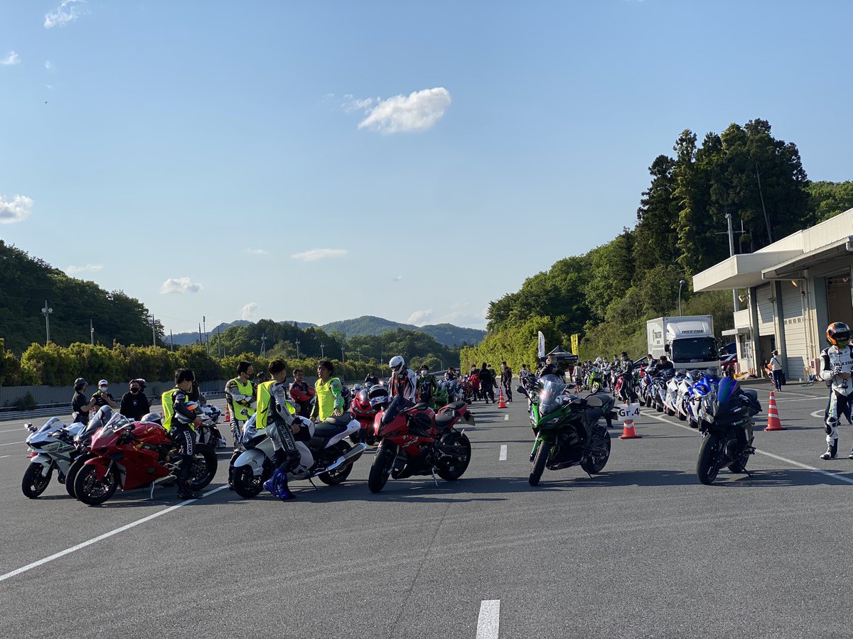t_s_nagoya's tweet photo. 第4回超MAXSPEED走行会、終了いたしました❣️気持ちのいい天気で、楽しく走行することができました☀️たくさんのご参加ありがとうございました😊 https://t.co/XPS2SN2FSm