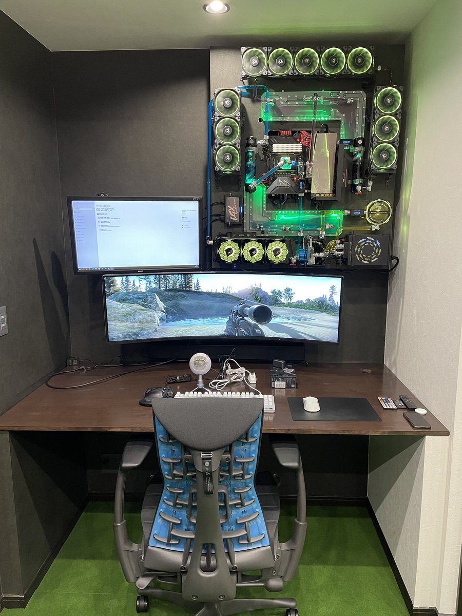 ogimaro1's tweet photo. タルコフ帰ってきたー
デスク上一旦遊べるようにしました。

＃タルコフ 
#お前らのPCデスク周り晒してけ https://t.co/ZdJk1gyB5b