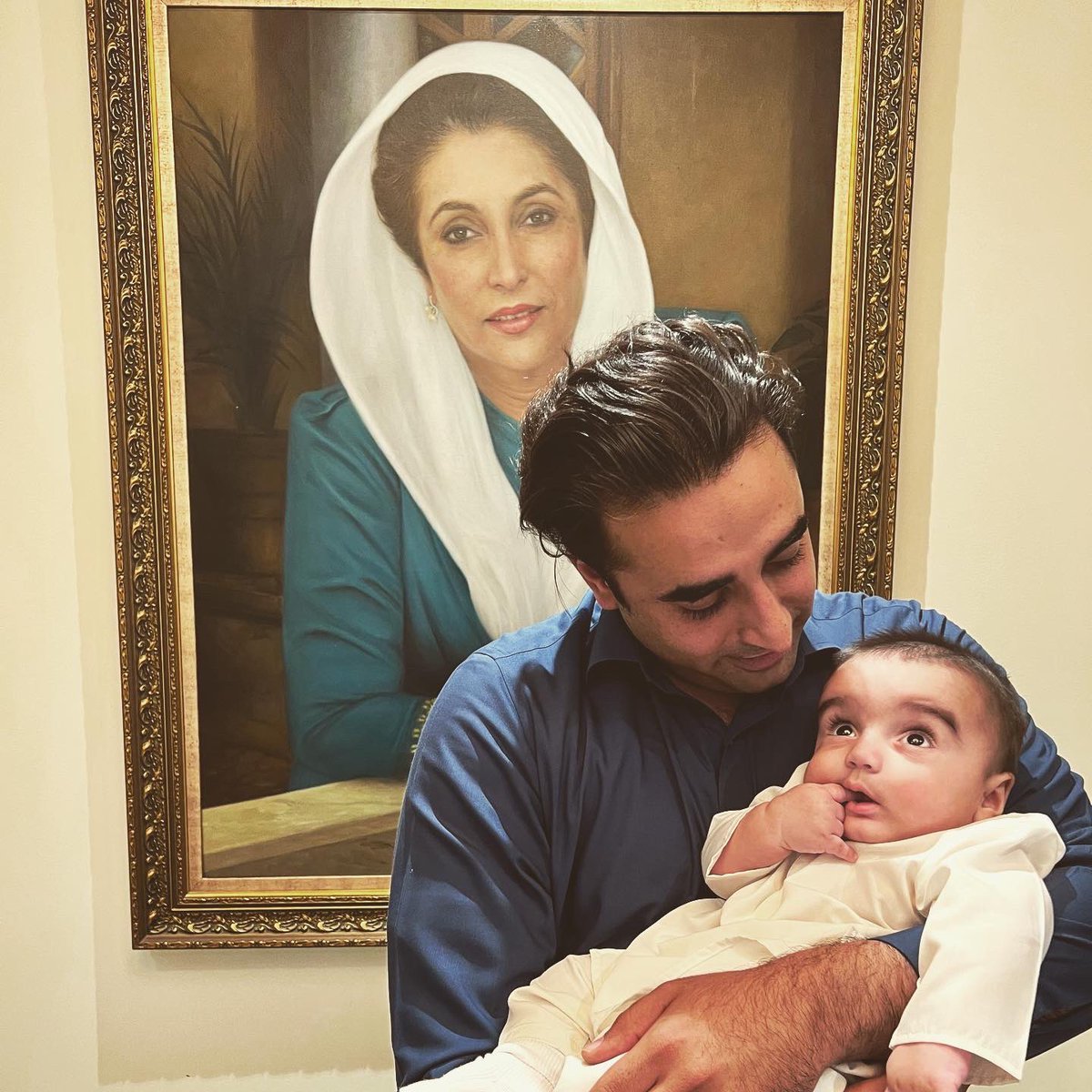BBhuttoZardari's tweet photo. Wishing Eid Mubarak to all. #EidMubarak2022 https://t.co/oXMNH2Ygim
