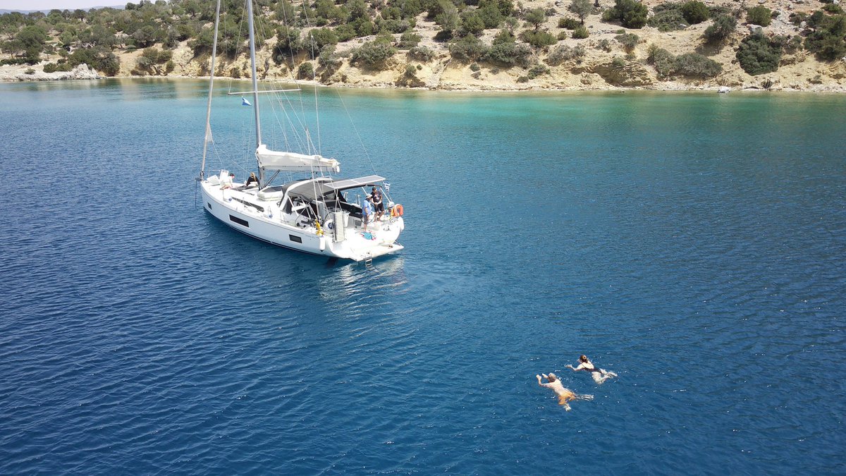 Let the sea set you free! 
#sailing #swim #swimming #summer #summer2022 #sailingreece #sailingholidays #greece🇬🇷 #islandhopping #yachting #yachlife #boatlife #beneteau #oceanis46_1 #preciousl #ortsasailing