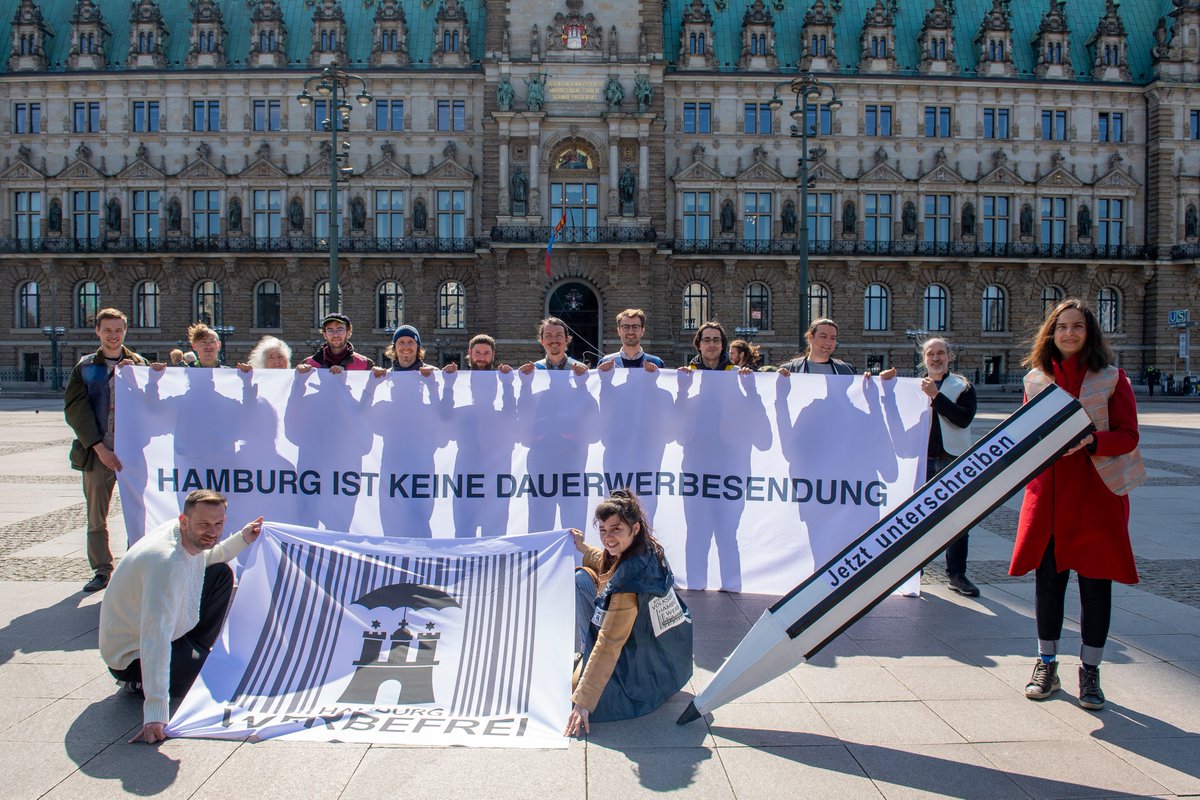 HH_Werbefrei's tweet photo. Hamburg ist keine #Dauerwerbesendung! 📺 Unsere Volksinitiative gegen zu viel #Werbung auf unseren Straßen ist angelaufen – macht mit! ✍️ Alle über 16 mit Wohnsitz in Hamburg können unterschreiben. 📅
https://t.co/O8BNP7ACr4 Like & share! 📣
#Hamburg #werbefrei #adblock #adbust https://t.co/JchMLKsiYZ