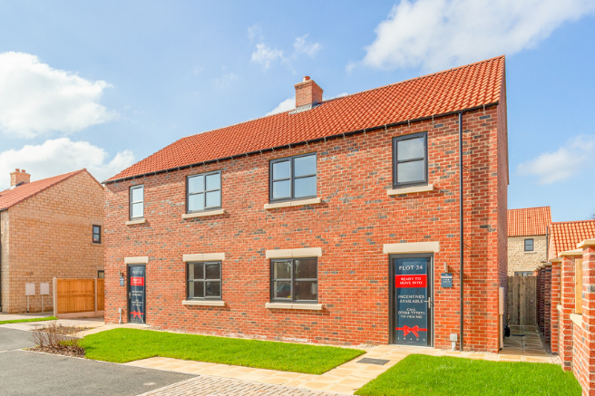 SpaceHomes_'s tweet photo. We are officially down to our FINAL remaining home at Ryemoor Gardens; a collection of 3-4 bedroom homes in the market town of Helmsley!

Exciting times ahead as we welcome our last phase of buyers into their brand new homes!

🔗 https://t.co/VuDjMsMDsb https://t.co/NBXT4OkH3I