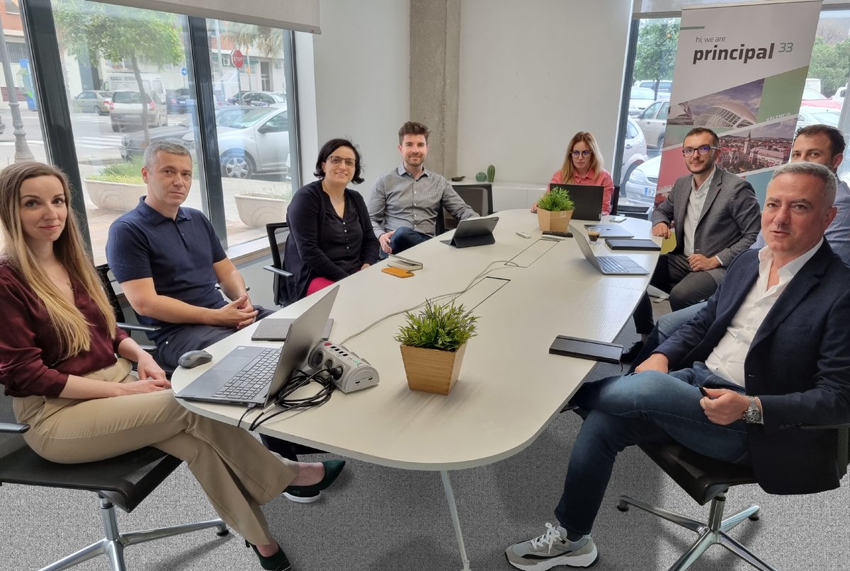 principal33es's tweet photo. Nuestro equipo directivo se ha reunido en Valencia para diseñar el plan estratégico de los próximos años. ¿No te gustaría formar parte de nuestro equipo? ¡Mucho éxito #principalers!
#itrecruiter #itjob #itengineer #meetThePrincipalers #CV #internship #software #softwarefactory https://t.co/C5kEUfpo0q