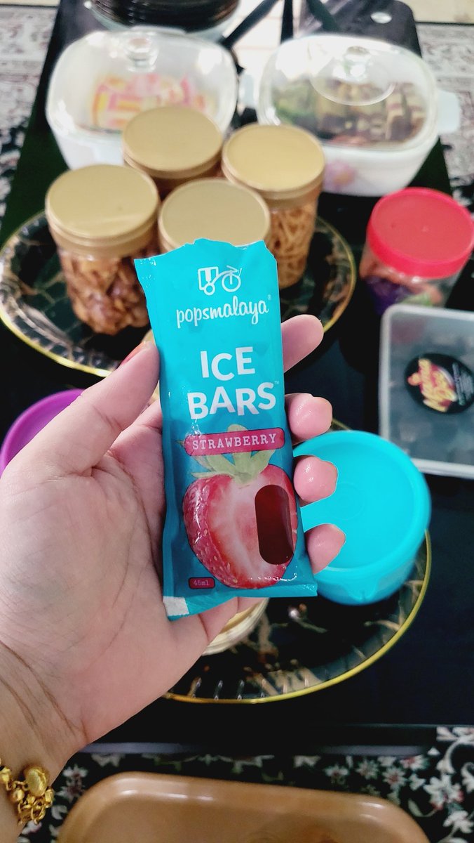 xxxgdrlg's tweet photo. Panas panas beraya ni makan ice bars dulu gais, i beli 5 kotak hari tu buat stock letak kat kampung, paling fave flavour mango and strawberry ni, sedap sangat! 😍

@PopsMalaya https://t.co/CpSFbZSTKM