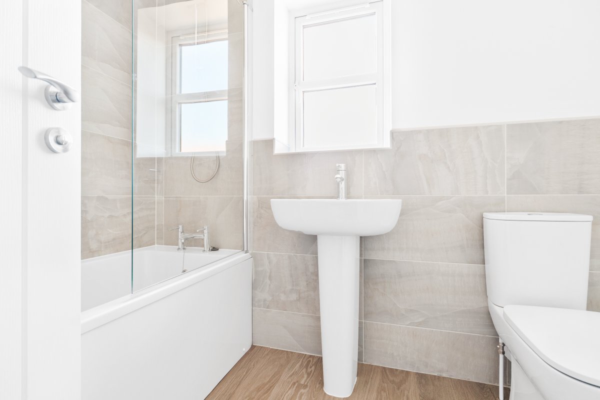 SpaceHomes_'s tweet photo. We are officially down to our FINAL remaining home at Ryemoor Gardens; a collection of 3-4 bedroom homes in the market town of Helmsley!

Exciting times ahead as we welcome our last phase of buyers into their brand new homes!

🔗 https://t.co/VuDjMsMDsb https://t.co/NBXT4OkH3I