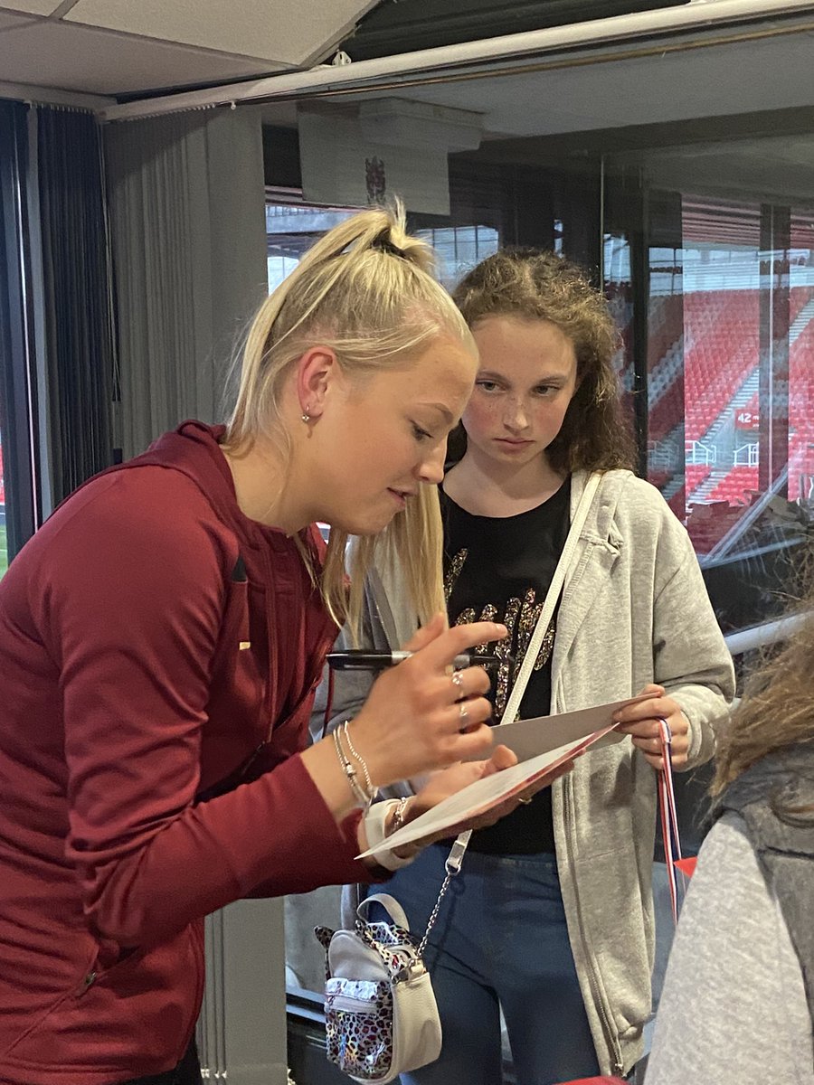 GForceNETBALL's tweet image. 1 of our coaches @niamhkilgallen1 attended the Staffs County presentation. This is a snip of what they posted-Fantastic role model.Massive thank you-gave inspiring speech, stayed all evening for photos.
Staffordshire is so proud to have you as member of our county @EnglandNetball