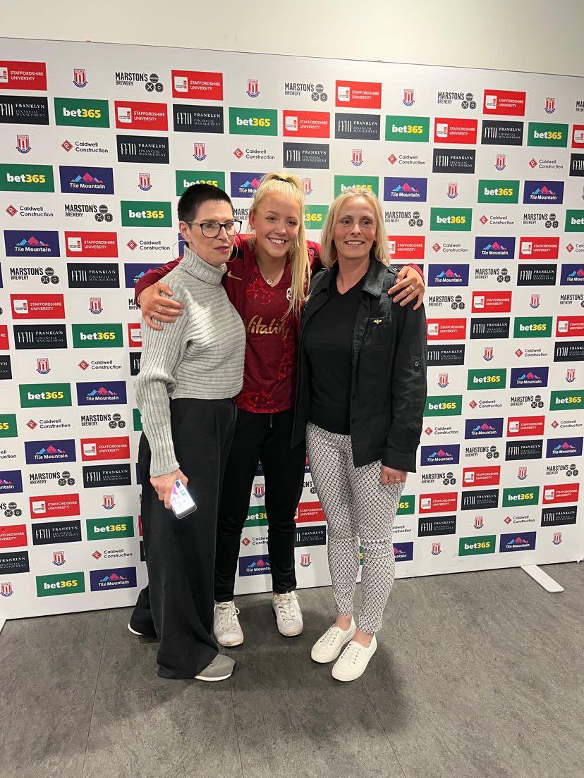 GForceNETBALL's tweet image. 1 of our coaches @niamhkilgallen1 attended the Staffs County presentation. This is a snip of what they posted-Fantastic role model.Massive thank you-gave inspiring speech, stayed all evening for photos.
Staffordshire is so proud to have you as member of our county @EnglandNetball