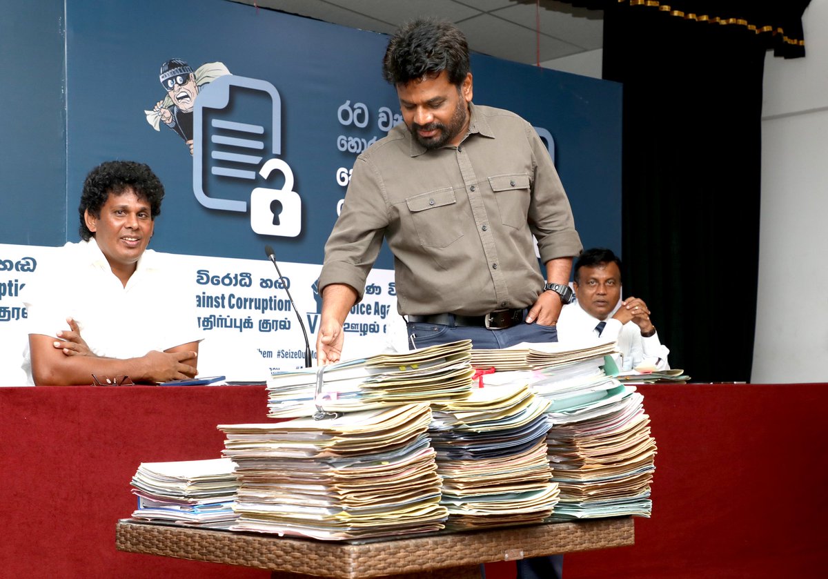 anuradisanayake's tweet photo. රට වනසපු හොරු වළල්ල තොග පිටින් හෙළිදරව්ව
https://t.co/EavPYGEBle

#පන්නමු  #GiveUsOurStolenMoneyBack #Arr #හොරුඅල්ලමු #seizeourmoney #saynotocorruption #හොරුඅල්ලමු https://t.co/WZ1Ovjl7bD