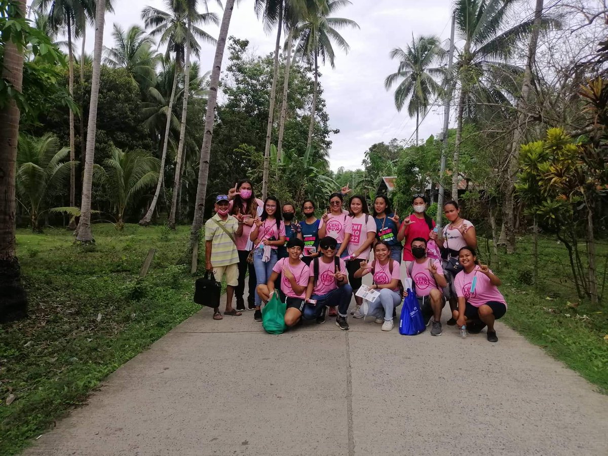 magdahai's tweet photo. Just finished our house to house here in our municipality. So much fun and to be honest hindi nakakapagod. 🌹🌹🌹#ILOILOisPink https://t.co/lqOH3ZzGgF