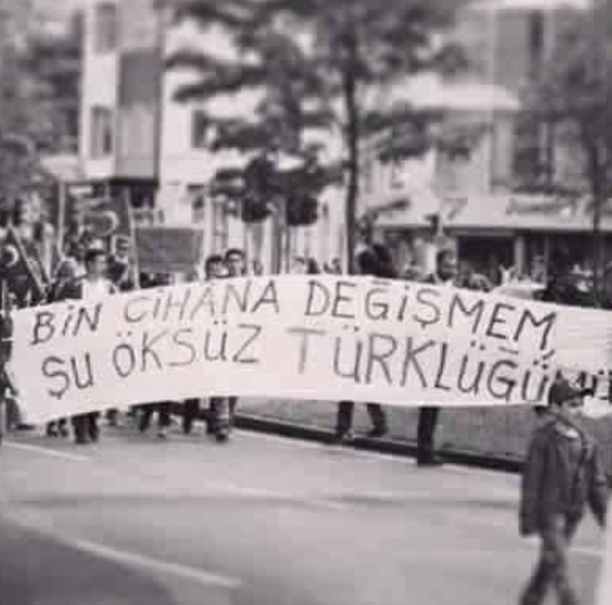 03Muammer's tweet photo. Dilimiz Türkçe söyler, kalbimiz Türkçe atar,
Biz Türklüğün yarıyız, Türkçülük de bize yar.

3 Mayıs Türkçüler Günü’müz kutlu olsun. https://t.co/lOlOUKkRvn