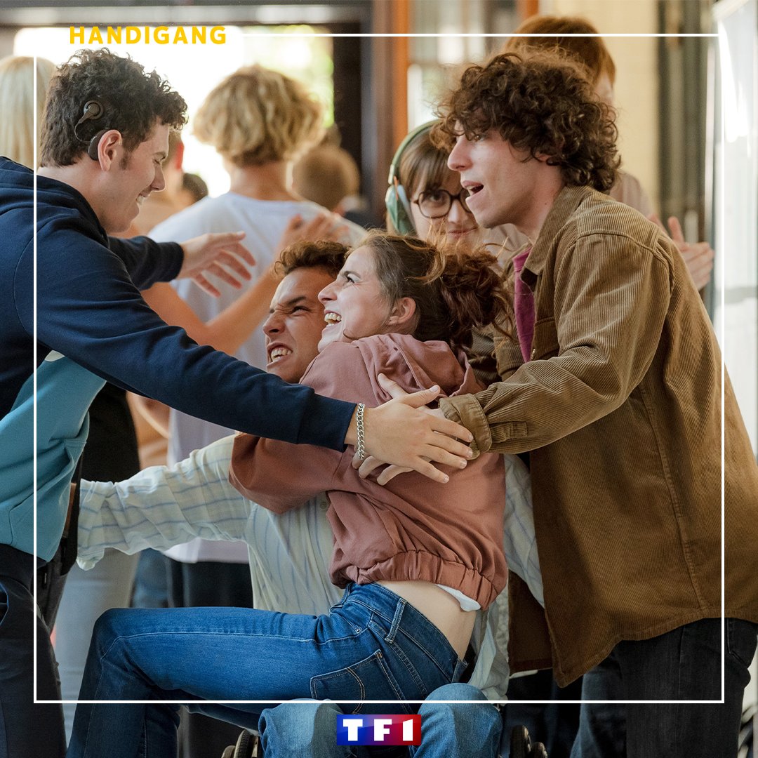 TF1's tweet photo. Les membres d’#Handigang témoignent que le handicap, c’est simplement faire différemment. Ils nous prouvent que leur capacité d’adaptation et leur résilience sont deux éléments moteurs pour aller au bout de leurs ambitions.
#Thread ⬇ https://t.co/HvudJI7jiB