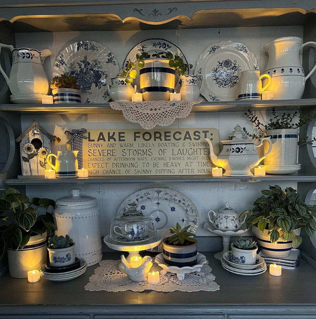 How cute is this hutch styling! The hue of lights is so magic that you can expect both warm white and cold white under different lighting. 😮#koopower #koopowerlights #candlelights #cosycandle #ledcandle #farmhouseinspo #cozyvintage #shelfiedecor #shelfstyling #hutchdecor #candle