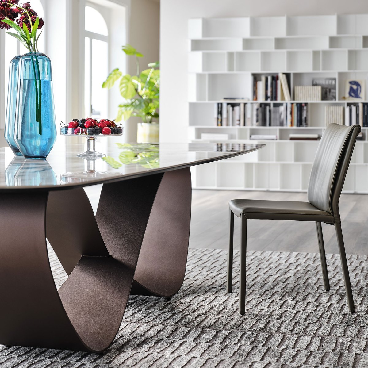 FishpoolsUK's tweet image. The sleek and stylish Butterfly dining table from @CattelanItalia is a true statement piece. The table combines a robust industrial finish with a sleek, refined and slimline design to create a truly one-of-a-kind, eye-catching finish.