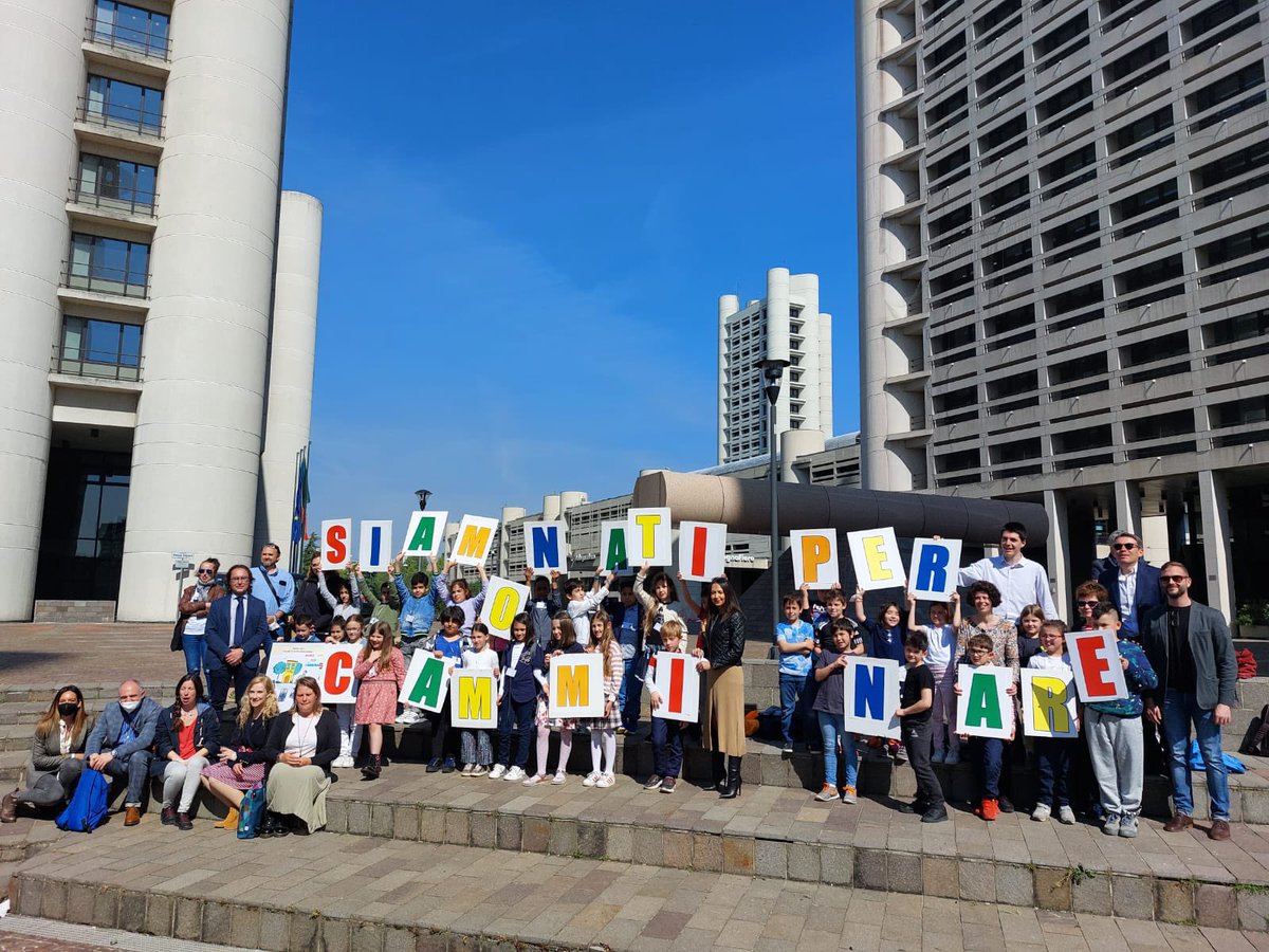 irene_priolo's tweet photo. Siamo nati per camminare!
E lo sanno bene i 34.200 bambini coinvolti nella campagna regionale sulla sostenibilità nei movimenti casa-scuola. 
Numeri da record, triplicati
Un inizio giornata entusiasmante! 

@RegioneER @ceas @CentroAntartide https://t.co/LiR8cF0cst