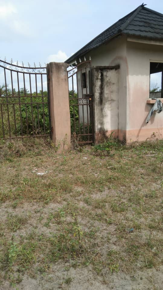 royblinks's tweet image. Pertinence Limited
VIP Gardens
Location:Ibeju Lekki
Size:600 sqm(120/60)
Title: DofO
Price:N6.5M( negotiable)
Allocation:Block B, Plot 26
Neighborhood:Lekki free zone, Lekki deep seaport,Dangote refinery and petrochemical industry, Dangote fertilizer, et al. call me: 08060101439