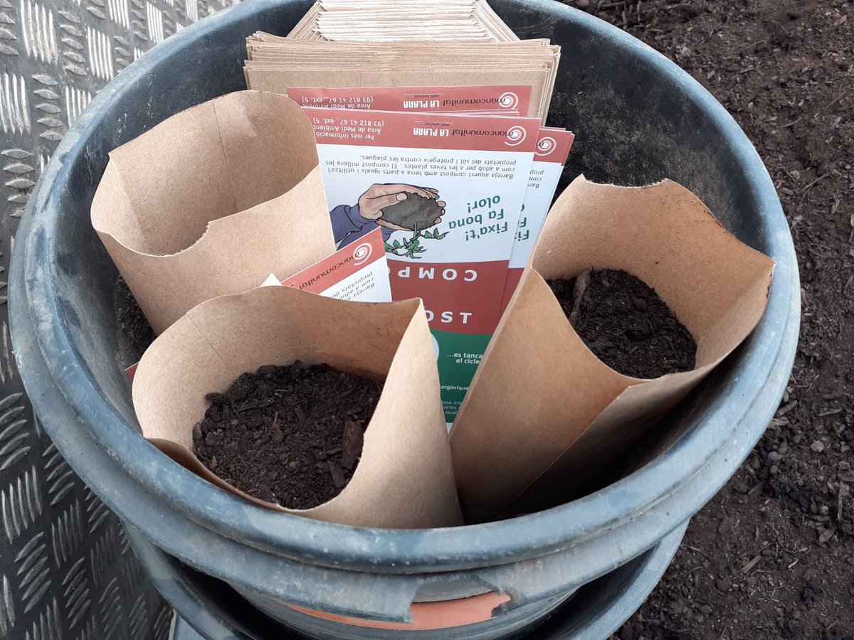 infofolgueroles's tweet photo. Tenim el compost a punt per repartir als veïns de #folgueroles ! Porteu un recipient de casa i serviu-vos 🌱
🗓 Dimarts 3 i dimecres 4 de maig
📍 Plaça Verdaguer
#setmanainternacionaldelcompost @Mancoplana @residuscat https://t.co/OIli19ja2y