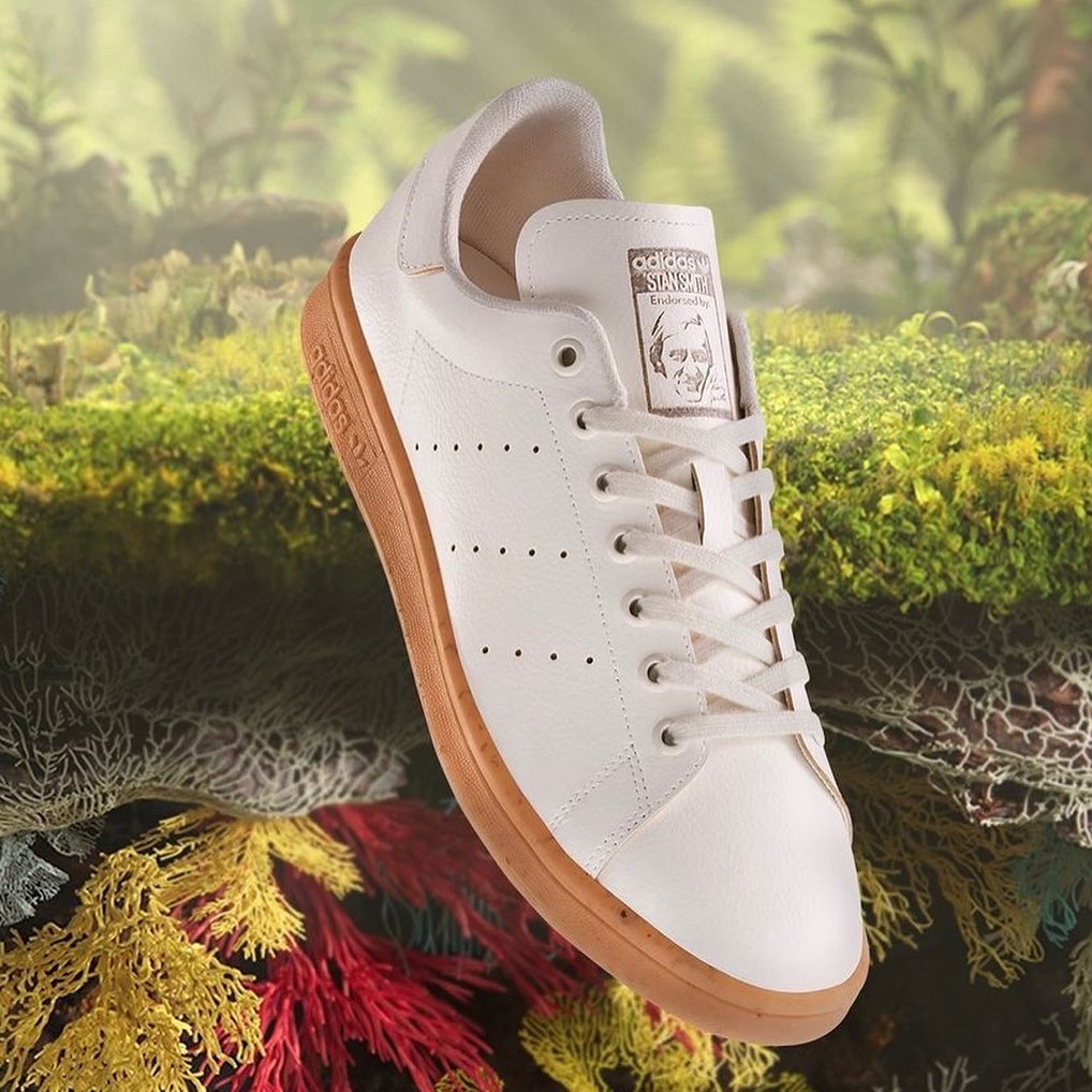 Introducing 🍄 Mylo™ a bio-based leather alternative made from mycelium, the underground root-like system of fungi created by scientists at @boltthreads 👋 developing materials “FROM THE EARTH, FOR THE FUTURE” #sustainability #sustainablefashion #creatoreconomy #creators