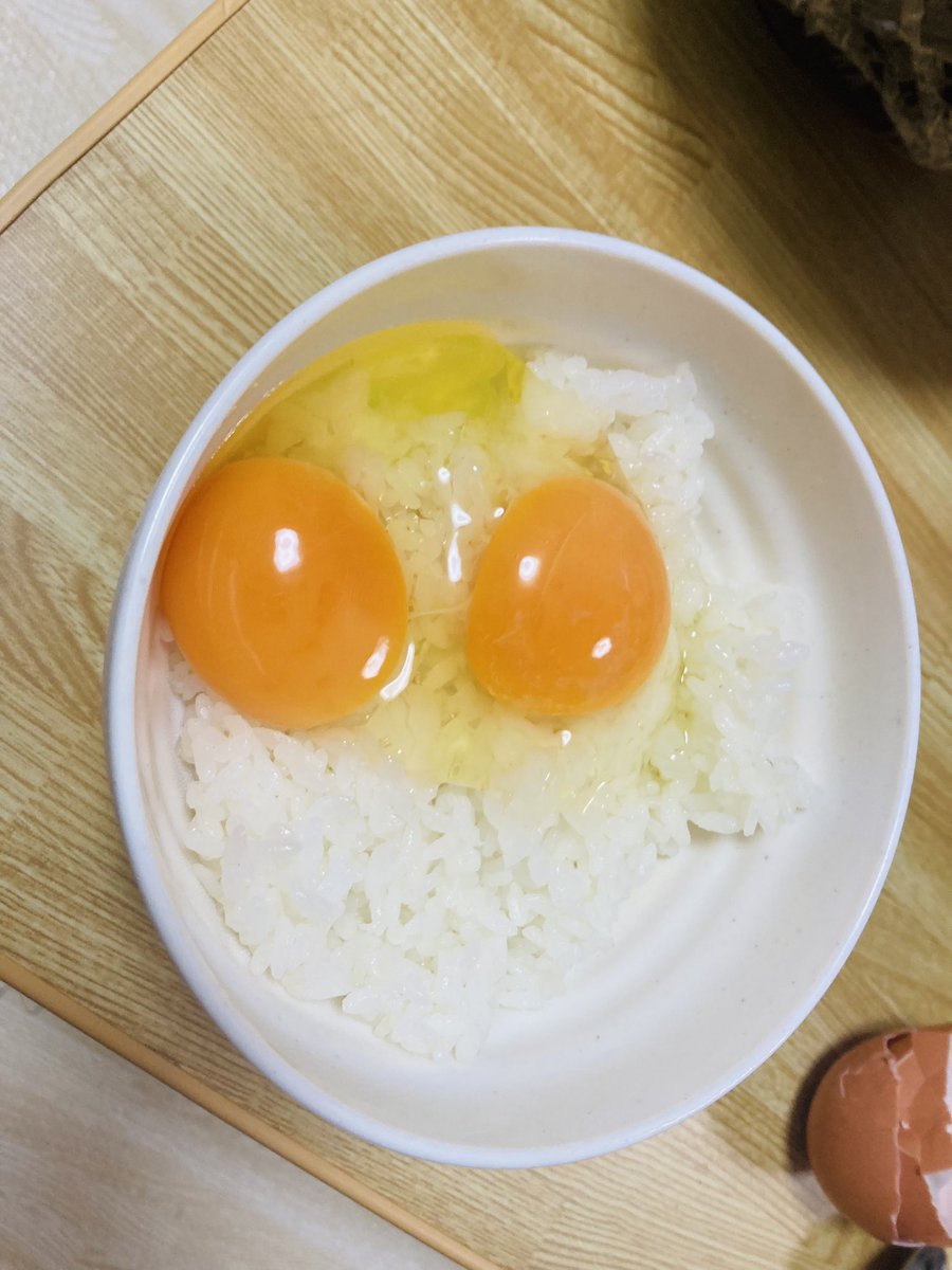 この前だけど
初めて見た！！！
双子の卵！
良いことありますように🙏
#卵