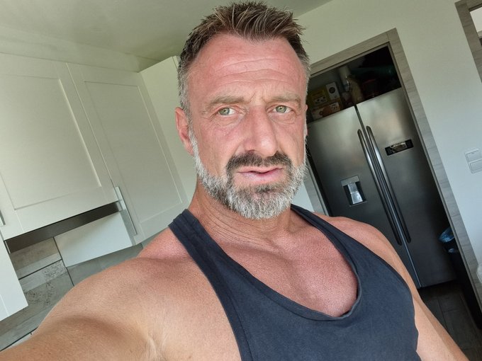 Loving life #gym #fitness #health #love #GoodTimes xx https://t.co/zehsBgjfS5<a href="/tag/gym"class="tags">#gym</a><a href="/tag/fitness"class="tags">#fitness</a><a href="/tag/health"class="tags">#health</a><a href="/tag/love"class="tags">#love</a><a href="/tag/goodtimes"class="tags">#GoodTimes</a>