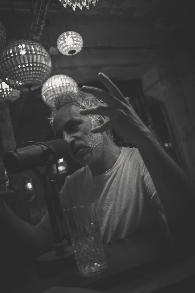 ogalup's tweet photo. J’ai eu la chance de pouvoir réaliser les photos du podcast "genesis".
Voici quelques clichés d’une session avec l’auteur, compositeur et interprète Vincent #Delerm
#blackandwhite #music
#vincentdelerm #portrait #musiquefrançaise #europeenparis https://t.co/tul0pKD6aO