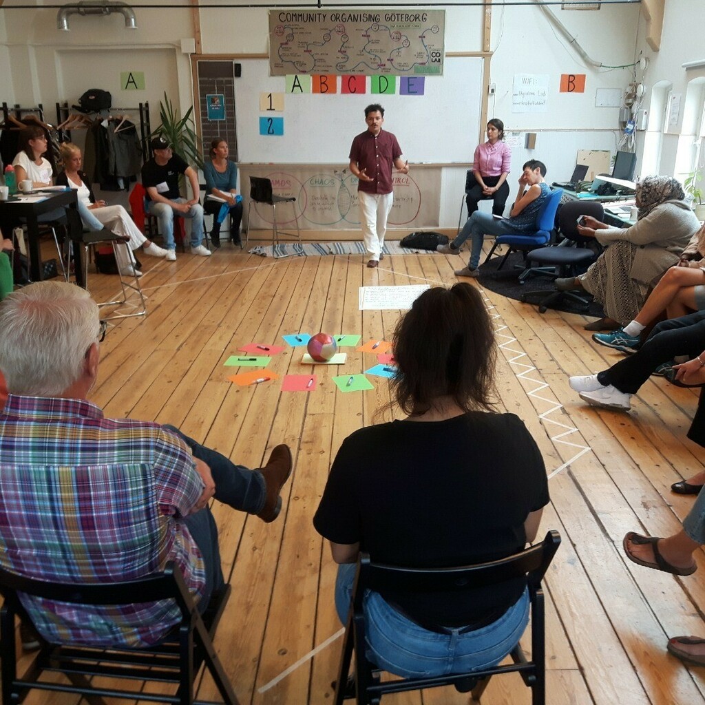 digidemlab's tweet image. Det organiseras kring bostäder, val och skola i Göteborgs förorter. För första gången i Sverige erbjuds en fördjupande utbildning i det internationellt beprövade metodpaketet Community Organising. Utbildningen Community Organising för lokalt ledarskap sy… instagr.am/p/CdFuJShIdrg/