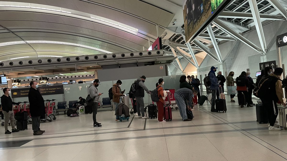 amykrell's tweet photo. @AirCanada ‘s new trick is one poorly-marked carry-on machine for a cabillion people, and nobody monitoring the Gold Express security line. Airport understaffed and security crazy already at 5 am. Back up the tickets you sell with personnel. https://t.co/q1cqtME1xv