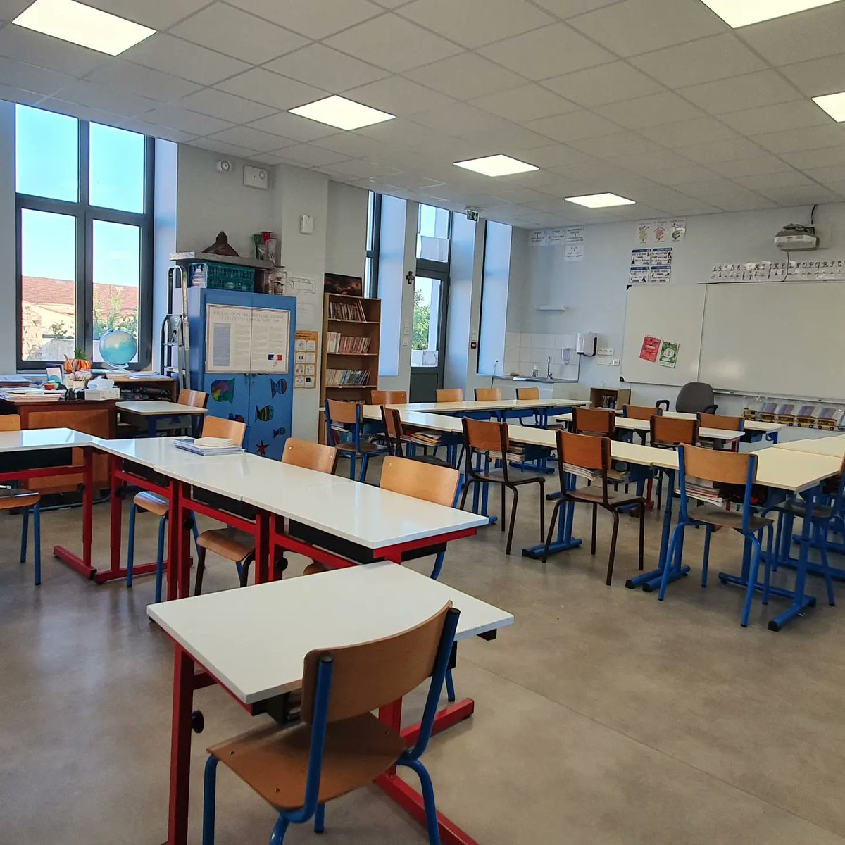 Ecole_SteMarie's tweet photo. Un an et demi de travaux ont été necessaire pour la rénovation des classes et la réhabilitation de bâtiments. Samedi 30 avril nous avons fêté ce beau projet. @ec85 #saintmichelenlherm https://t.co/h8jw1jaLKQ