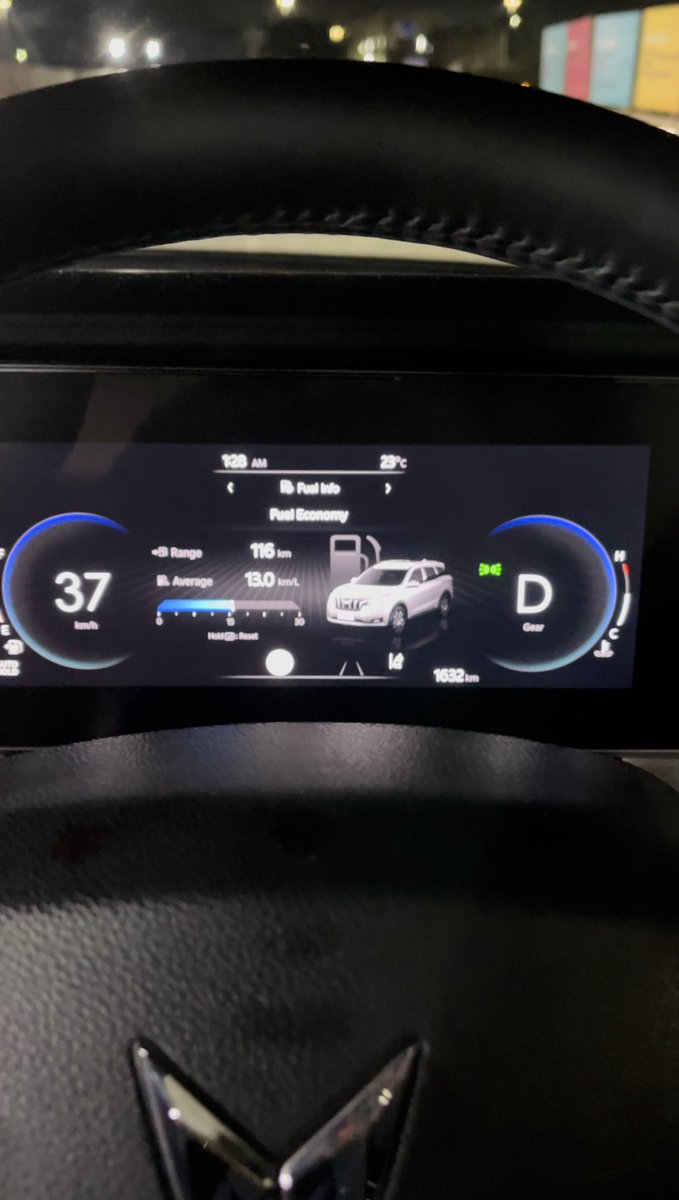 WOVRon's tweet photo. Its not always the fault of the car! It is on the person driving the car as well! @anandmahindra kudos to you! 13 km/L is the average i am getting inside Bangalore on a good day and low : 10km /L .This depends on how you are driving and thus getting 5,6! #XUV700 #Mahindra #AX7L https://t.co/SwgRSZlLN1