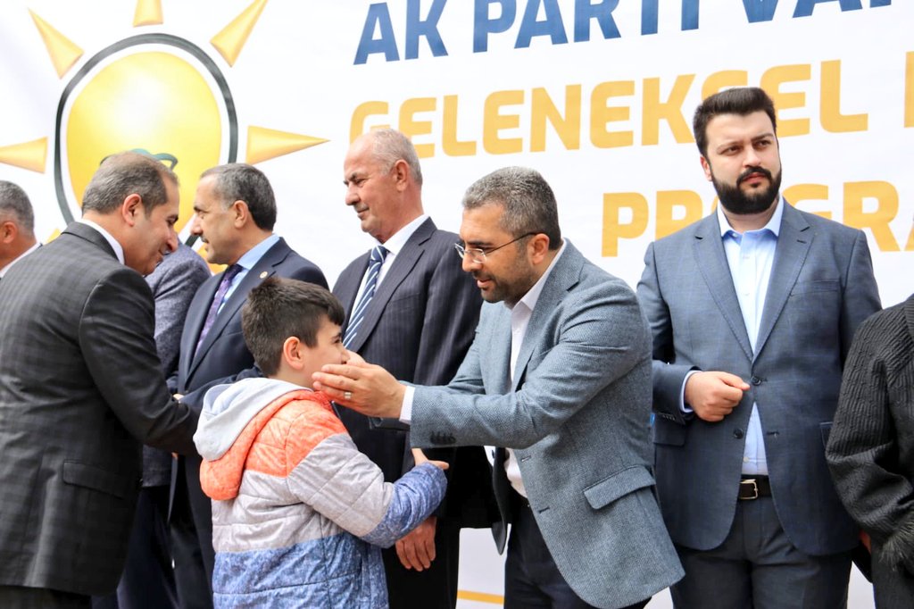 VanVefaDer's tweet photo. AK Parti Van ailemizle bayramlaştık. 😊 @AK_PartiVan @Akparti /@ismailssay @tcvanvaliligi https://t.co/jJ0DIrO6LO