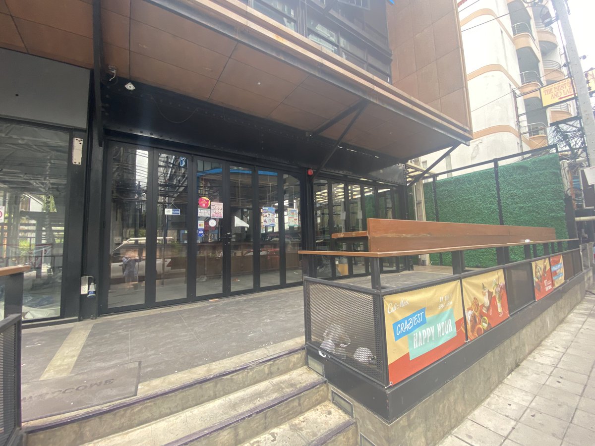 PHETSIAM's tweet photo. The bar I like has closed.??? #Calimex #Soi11 https://t.co/sYUMehh0Tg