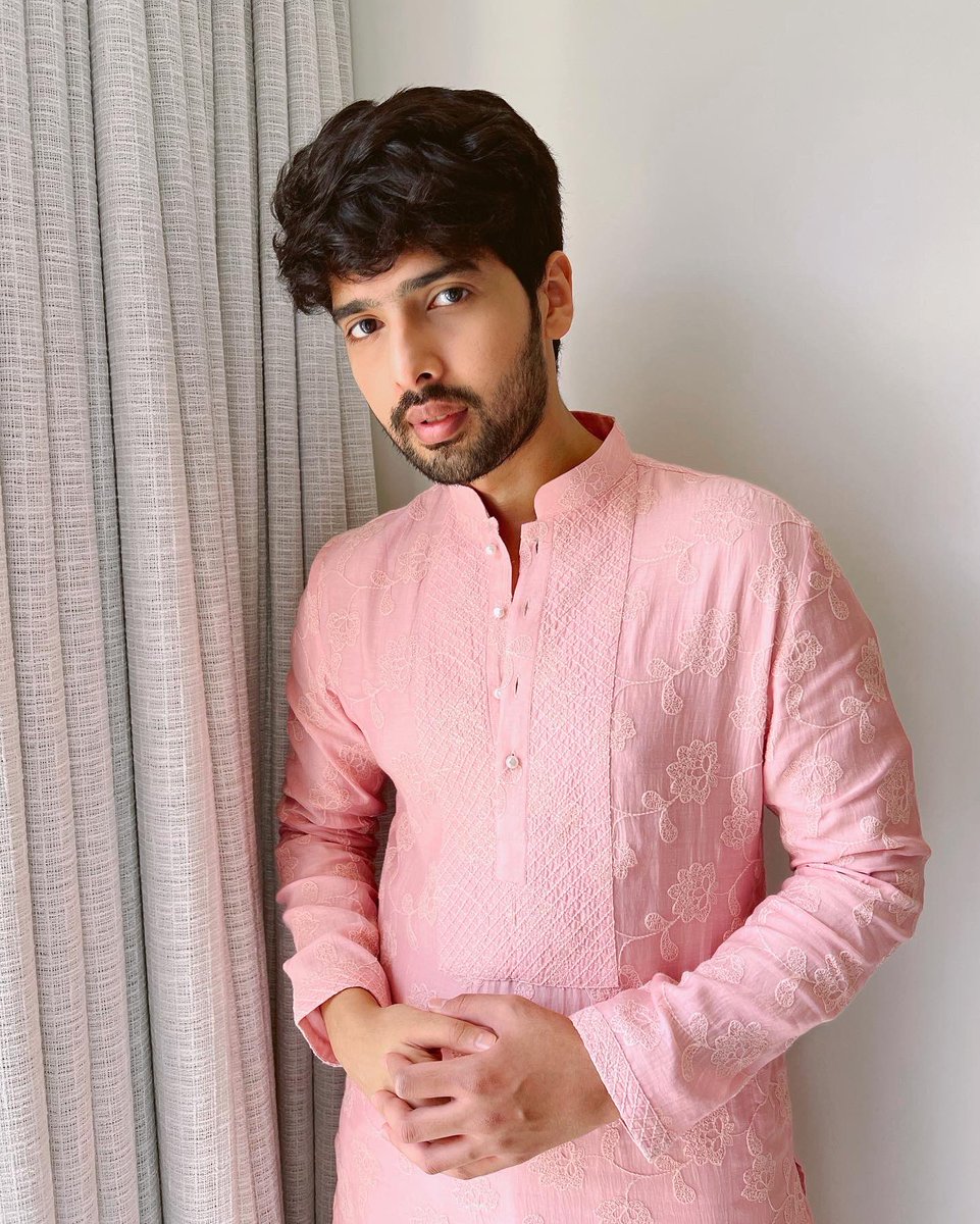ArmaanMalik22's tweet photo. Eid Mubarak aap sabko, may Allah’s blessings be upon all of us 🤲🏻🌙

#EidMubarak #EidUlFitr #EidMubarak2022 https://t.co/Zem5nUqFnn