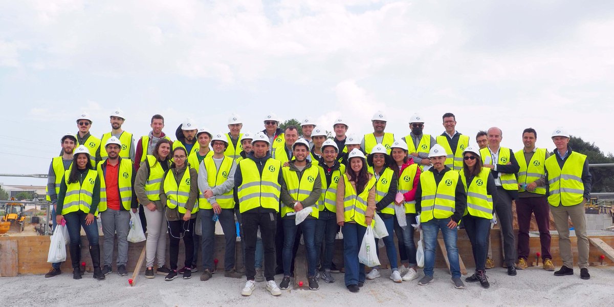 grupobertolin's tweet photo. 🚧Estudiantes de @CaminosUPV de diferentes másteres han visitado las obras de #Turianova, concretamente la ampliación del puente de Carretera Malilla y los nuevos accesos a la V-30 y V-31. Visita enmarcada dentro de la #CatedráBertolín de la #UPV.
#IngenieríaCivil #FSL #ETSICCP https://t.co/GfkeZ6NMdS