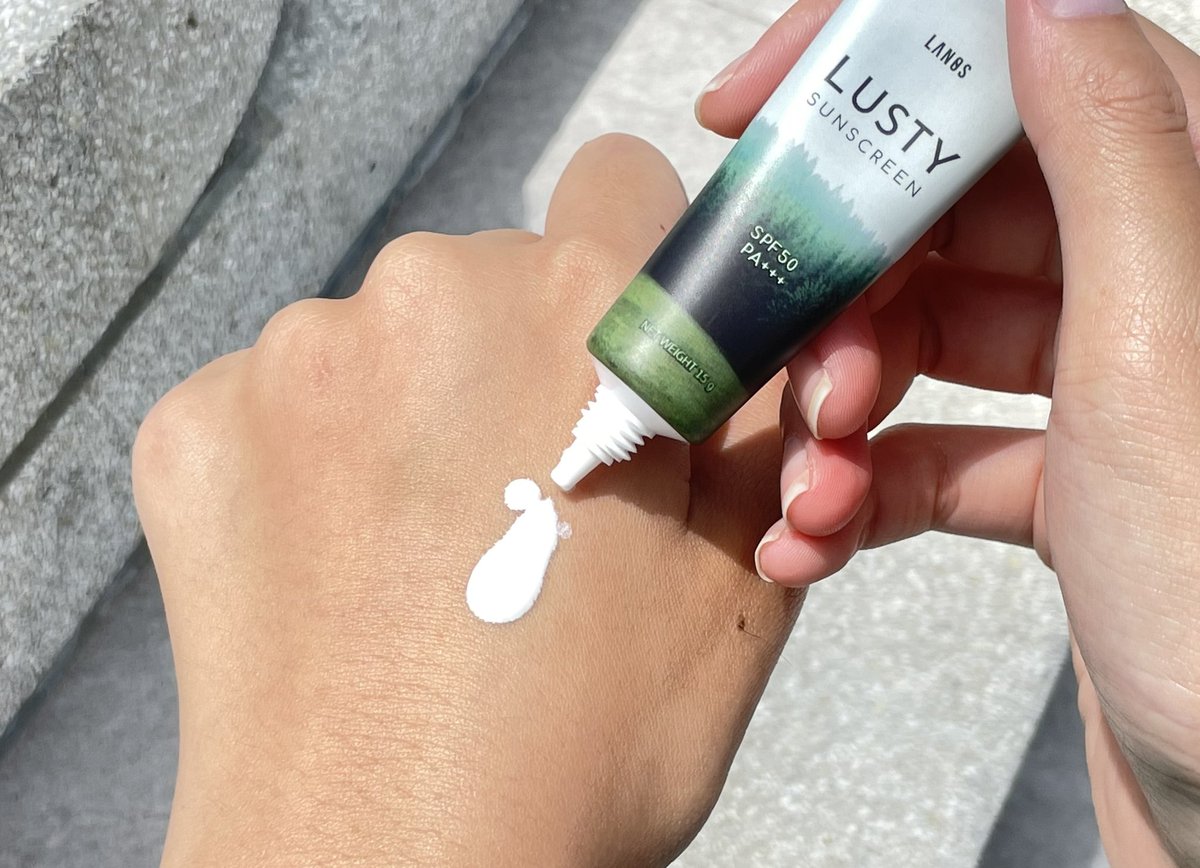 englishh_blog's tweet photo. ทริปไปทะเลล่าสุดพกกันแดดของ Lusty ไปด้วย หลอดพกพาง่าย เนื้อกันแดดเบาสบายผิวมาก ชอบที่หลังทาช่วยให้ผิวดูสว่างขึ้นด้วย แต่งหน้าต่อได้เลยผิวปังปุ ระหว่างวันรอดไม่ไหลด้วย ราคาสบายกระเป๋า 290.- ค้าบบบ #lustysunscreen https://t.co/Diga7P3ahG