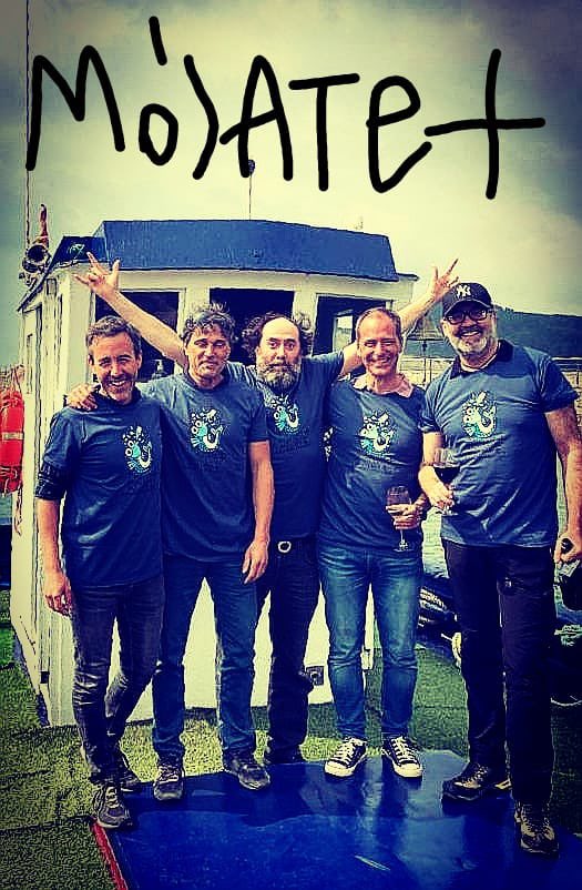 Ya tenemos las camisetas del #bustizaitez #mojate2022 disponibles y que mejor estreno que con su creador <a href="/MikelUrmeneta/">MikelUrmeneta</a> y un inmejorable anfitrión como <a href="/BorjaSaracho/">Borja Saracho</a> de <a href="/CrusoeTreasure/">Bodega Crusoe Treasure</a> 
Aquí encontrarás la tuya!! : mojate.net/tienda/ 
<a href="/emeuskadi/">EM Euskadi</a>