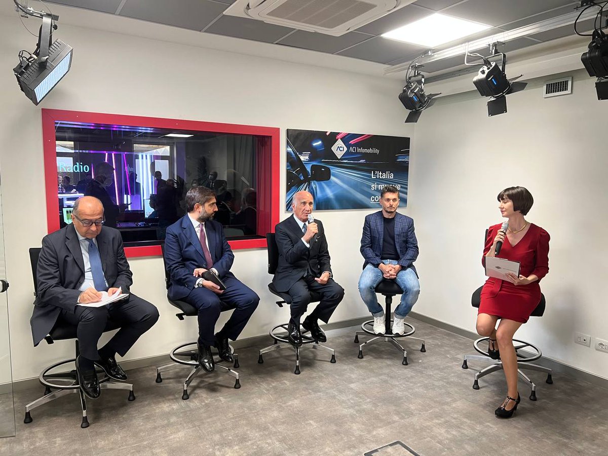ACI_Italia's tweet photo. #ACIRadio
Il @PresidenteACI Angelo Sticchi Damiani: “ACI ha sempre creduto nel potere della voce per dialogare con i soci, gli #automobilisti e con tutti gli utenti di #mobilità. ACI è stato sempre pioniere di innovazione, anche sul fronte della comunicazione”. https://t.co/i115L7WEiJ