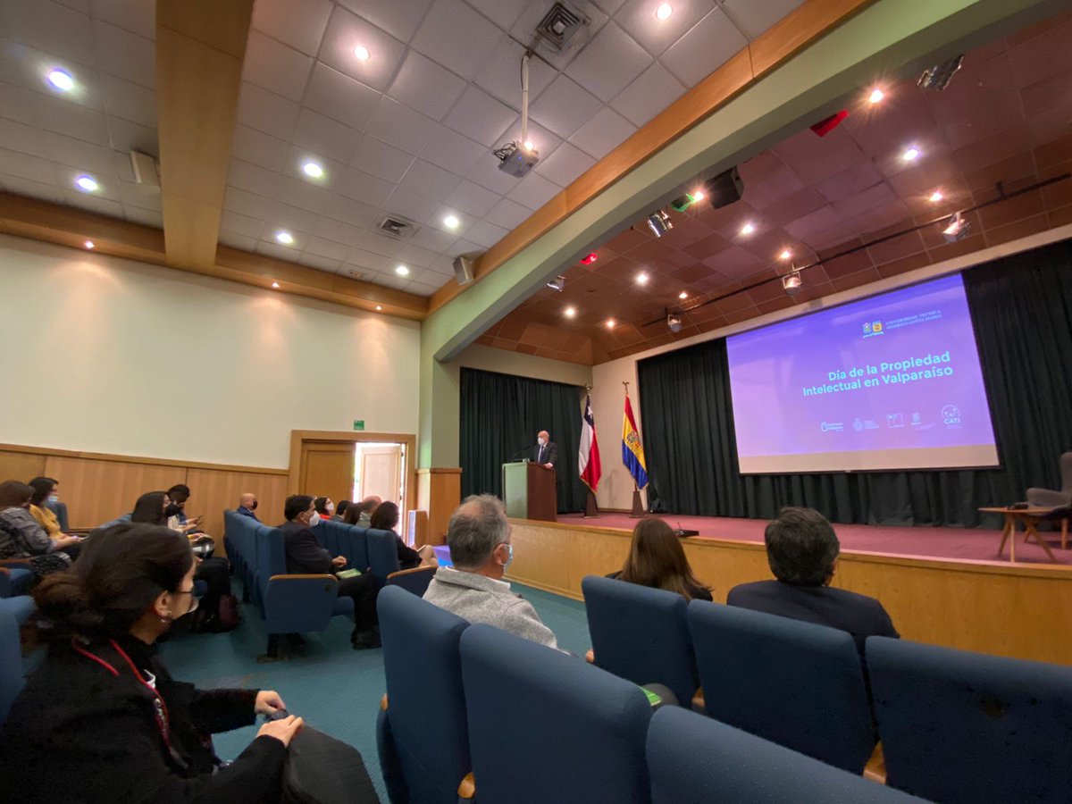 ¡Estamos en vivo 📽️ ! Súmate a la Ceremonia de Conmemoración del Día de la Propiedad en la Región con #CATIValparaíso 👏🎉. 
Sigue el evento en tv.usm.cl